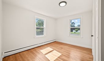 18 Grove Rd, Cromwell, CT 06416