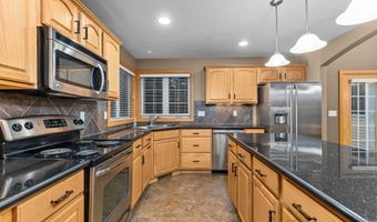 4013 E BENVALLEY Dr, Appleton, WI 54913