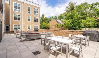 989 S BUCHANAN St 409, Arlington, VA 22204