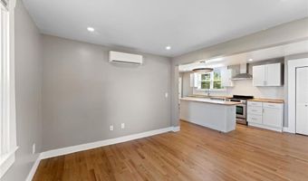 32 Richmond St 1, Bristol, RI 02809