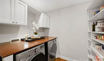 2424 Kingsbury Dr, Charlotte, NC 28205