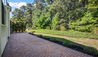 28 Pond View Cir, Barnegat, NJ 08005