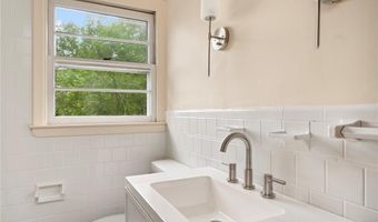 21 Parsonage Dr, Warwick, RI 02889