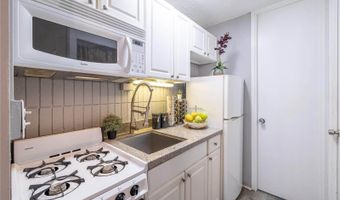 1911 Kalakaua Ave #406, Honolulu, HI 96815