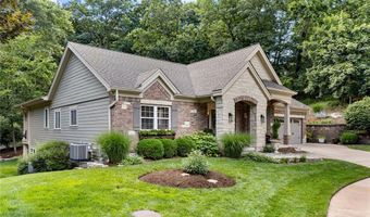 884 Village Brook Ct, Ballwin, MO 63021
