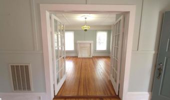 102 Wardlaw St, Abbeville, SC 29620