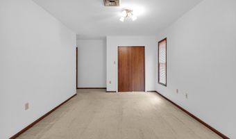 3908 SHORT HILL Dr, Allentown, PA 18104