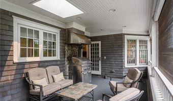 19 Ledge Rd, Bristol, RI 02809