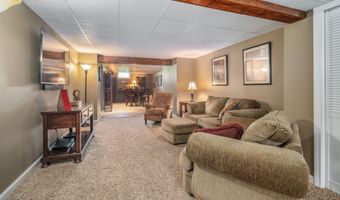 35 Shinnecock Hills Dr, Albany, NY 12205