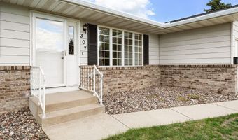 307 14th Pl NW, Austin, MN 55912