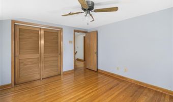 28 Hybrid Dr, Cranston, RI 02920