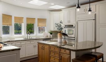 515 N Acacia Ave, Solana Beach, CA 92075