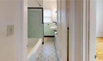 45 Ayrault Ave 8, Newport, RI 02840