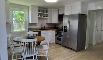 10 Reardon Dr, Middletown, RI 02842