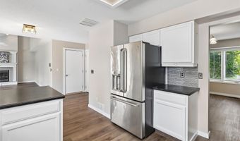 206 NW Ridgeline Dr, Ankeny, IA 50023