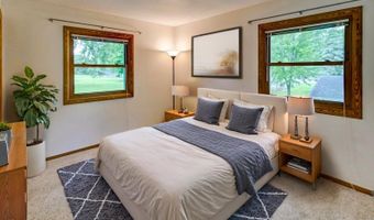 5514 Meadowood Dr, Fitchburg, WI 53711