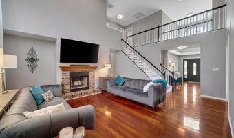 5 Lancaster Ct, Algonquin, IL 60102
