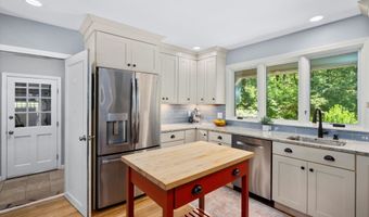 10 Buttonwood Rd, Bedford, NH 03110