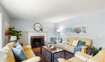 71 Primrose Hill Rd, Barrington, RI 02806