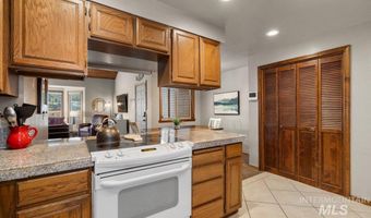 502 Lake Cascade Pkwy 6, Cascade, ID 83611