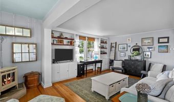 39 Sunset Dr, Barrington, RI 02806