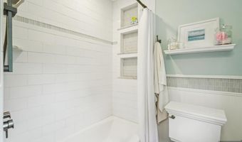 34 Carlisle St, Bergenfield, NJ 07621