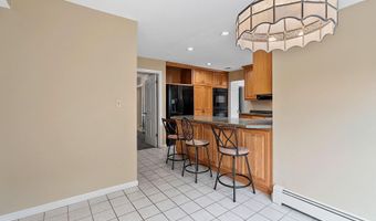 1909 N NICHOLAS St, Appleton, WI 54914