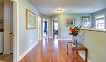 84 Andriana Ln, Albany, NY 12204