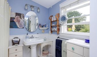 50 Cole St, Jamestown, RI 02835