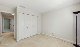 1291 White Chapel Ln, Algonquin, IL 60102
