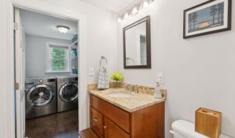 2 Winsome Lea Rd, Falmouth, ME 04105