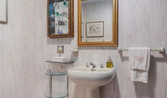 10 Oak Hill Dr, Lincoln, RI 02865