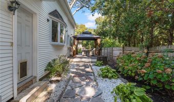 84 Hickory Dr, East Greenwich, RI 02818