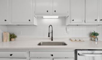 800 N HAWTHORNE Dr, Appleton, WI 54915