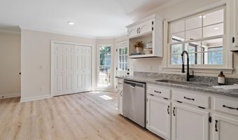 1121 COLONIAL Dr, Alabaster, AL 35007