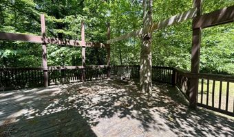 7257 Beechwood Dr, Athens, OH 45701