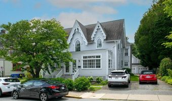 2 Summer St B, Newport, RI 02840