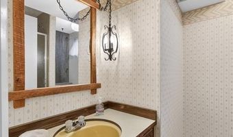 677 Turfwood Dr, Ballwin, MO 63021