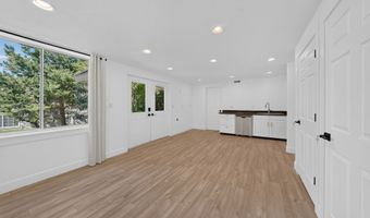 1979 S CAVE HOLLOW Way, Bountiful, UT 84010