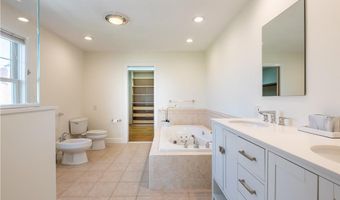 573 Wolcott Ave, Middletown, RI 02842