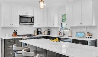 728 NEPTUNE Ave, Beachwood, NJ 08722