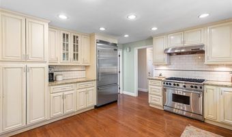 20 Terrace Dr, Barrington, RI 02806