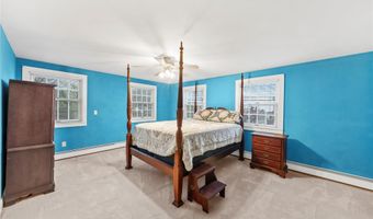 4 Coles Ave, Amityville, NY 11701