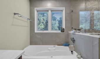 26 Crest Rd, Middletown, NJ 07748