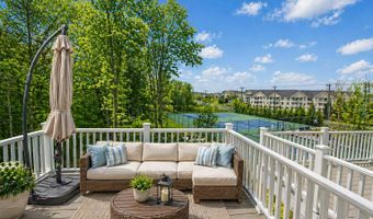 5 Brentwood Cir, Danbury, CT 06810