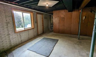 904 Guthrie St, Adair, IA 50002