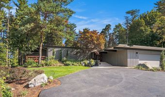 60 Alta Dl NE, Ada, MI 49301