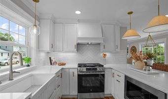 5 Lillis Ave, Barrington, RI 02806