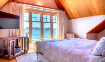 294 Ocean Ave, Newport, RI 02840