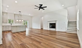 34 Smart Ln, Bella Vista, AR 72715
